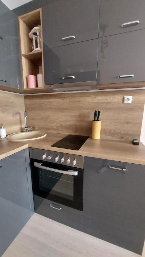 Hostex Pastello Deluxe Apartment *